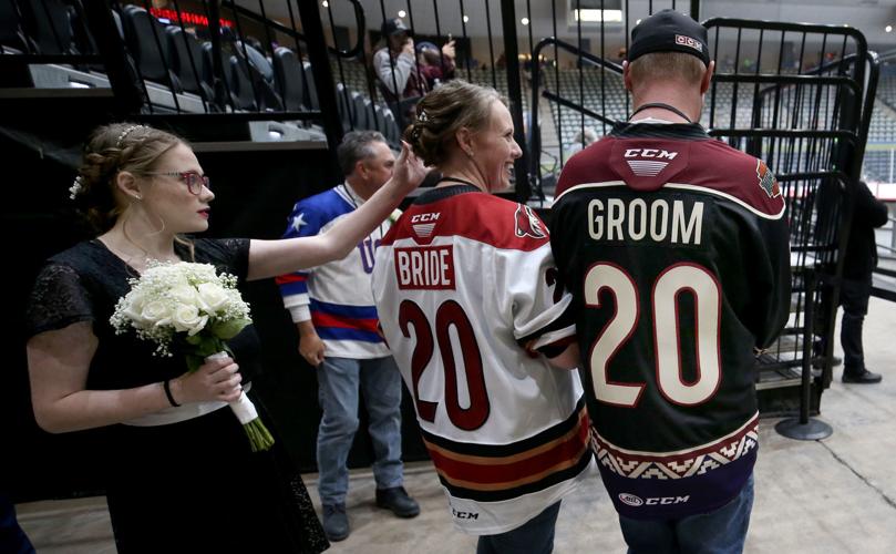 Roadrunners marriage: Dustin and Annie Powers