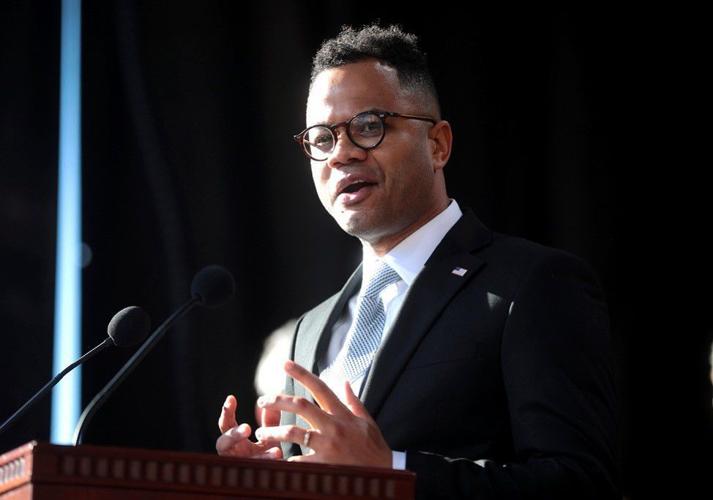 Douglas Mayor Roberto Uribe