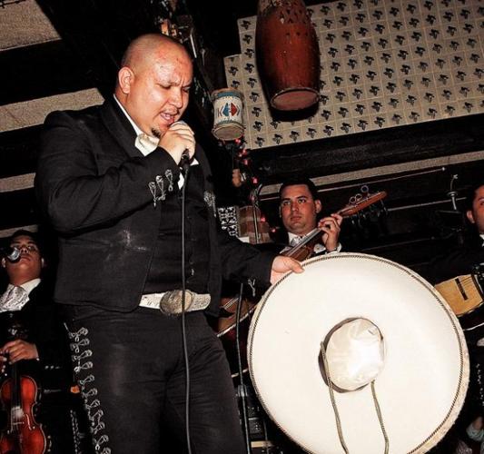 Mariachi Idol en La Fuente Restaurant  