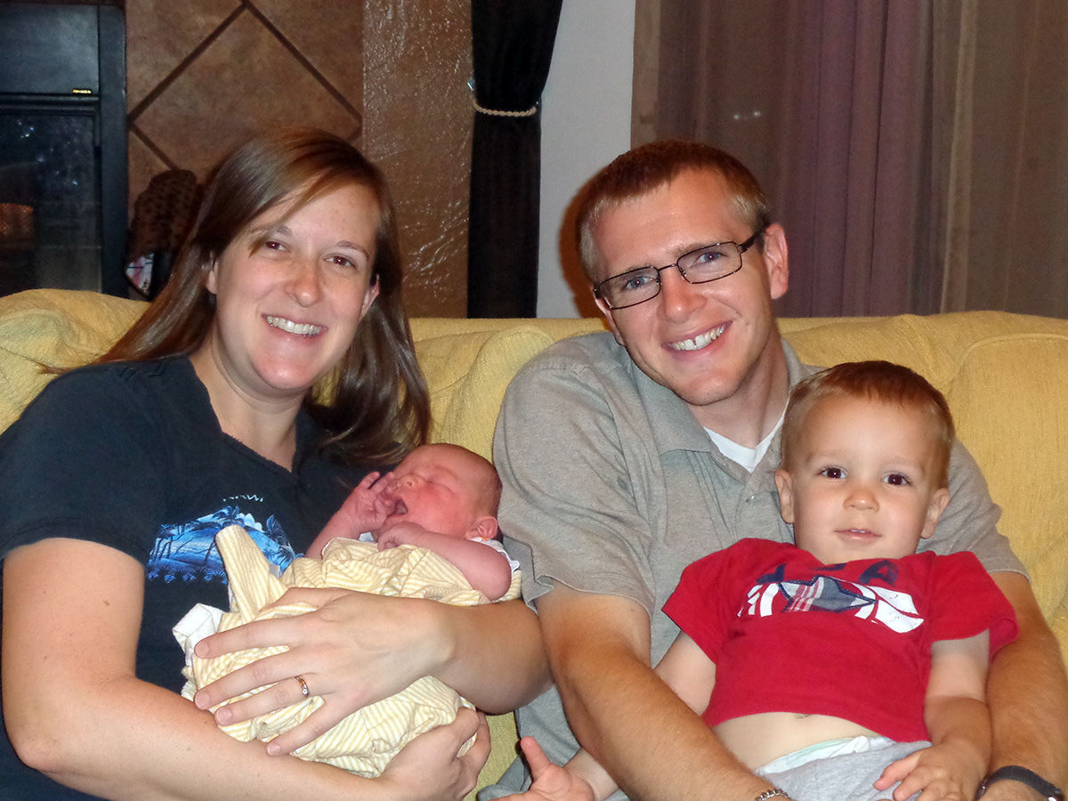 Marana police officer helps wife deliver their baby in car