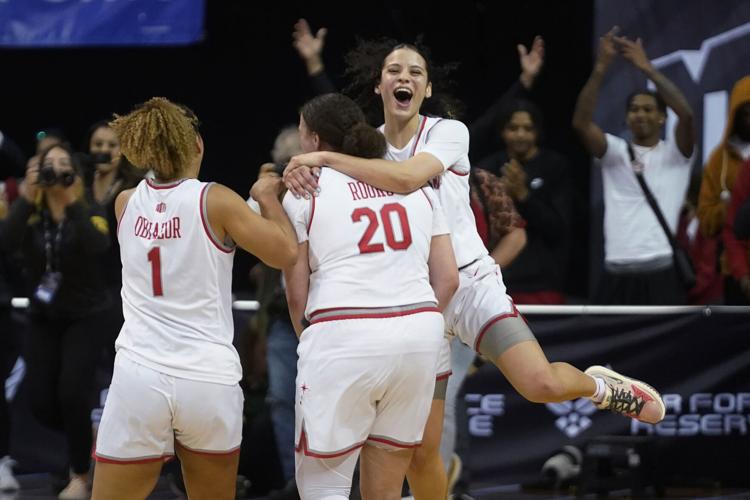 031722-tuc-spt-uawomenshoopsatoz-p4