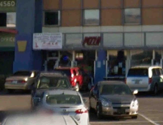 Broadway Pizza, 4558 E. Broadway