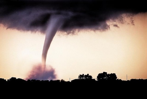 Warren Faidley's tips on shooting lightning  