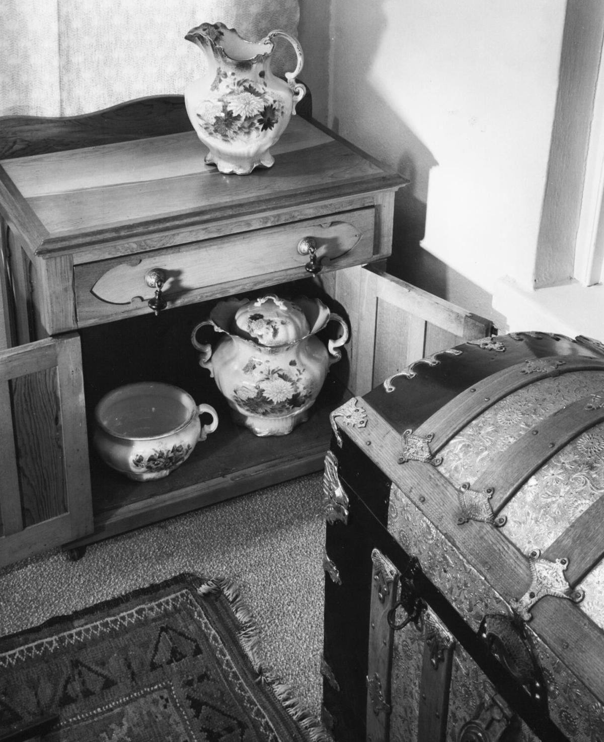 1961 photos: A pioneer's furnishings