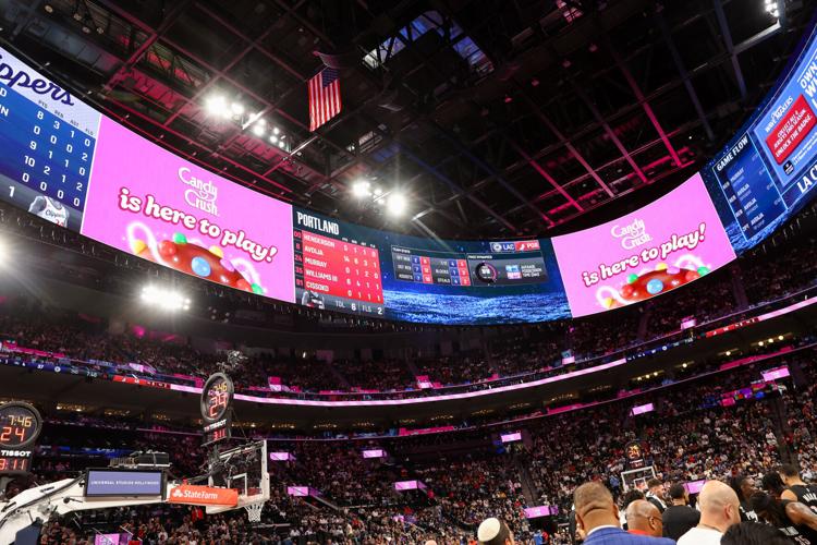 Leveling Up Game Night: Candy Crush Turns LA Clippers Game Into Arena-Wide Takeover With Surprise Anna Faris Reveal