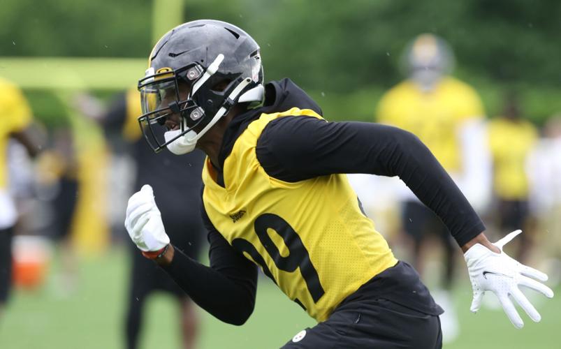 May 26, 2022; Pittsburgh, PA, USA; Pittsburgh Steelers cornerback Levi Wallace (29) participates in organized team activities at UPMC Rooney Sports Complex. Mandatory Credit: Charles LeClaire-USA TODAY Sports