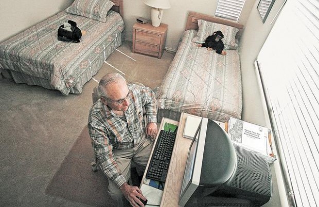 Town tells blogger he needs to register  