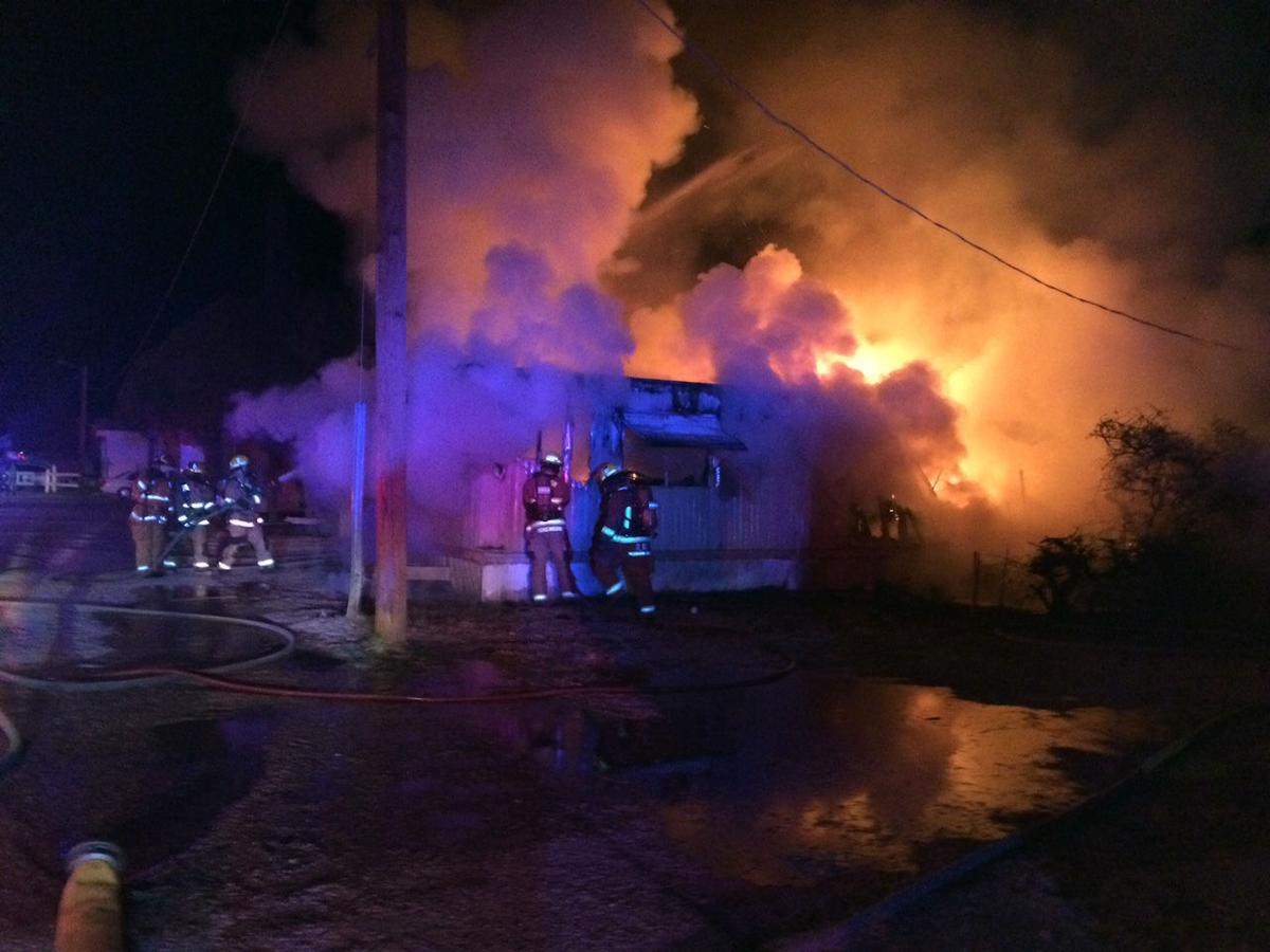 3 escape mobile home fire on Tucson's south side