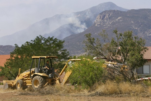 Monument Fire nears Sierra Vista