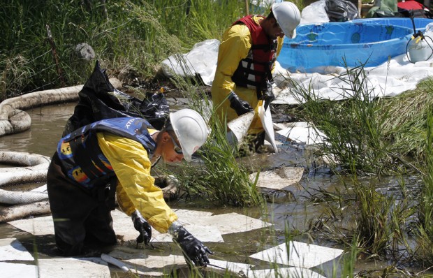 Flooding Yellowstone River hamstrings oil-cleanup effort   