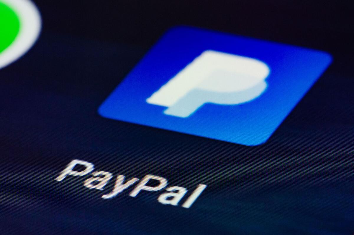 PayPal applies to become a bank as US loosens regulatory reins
