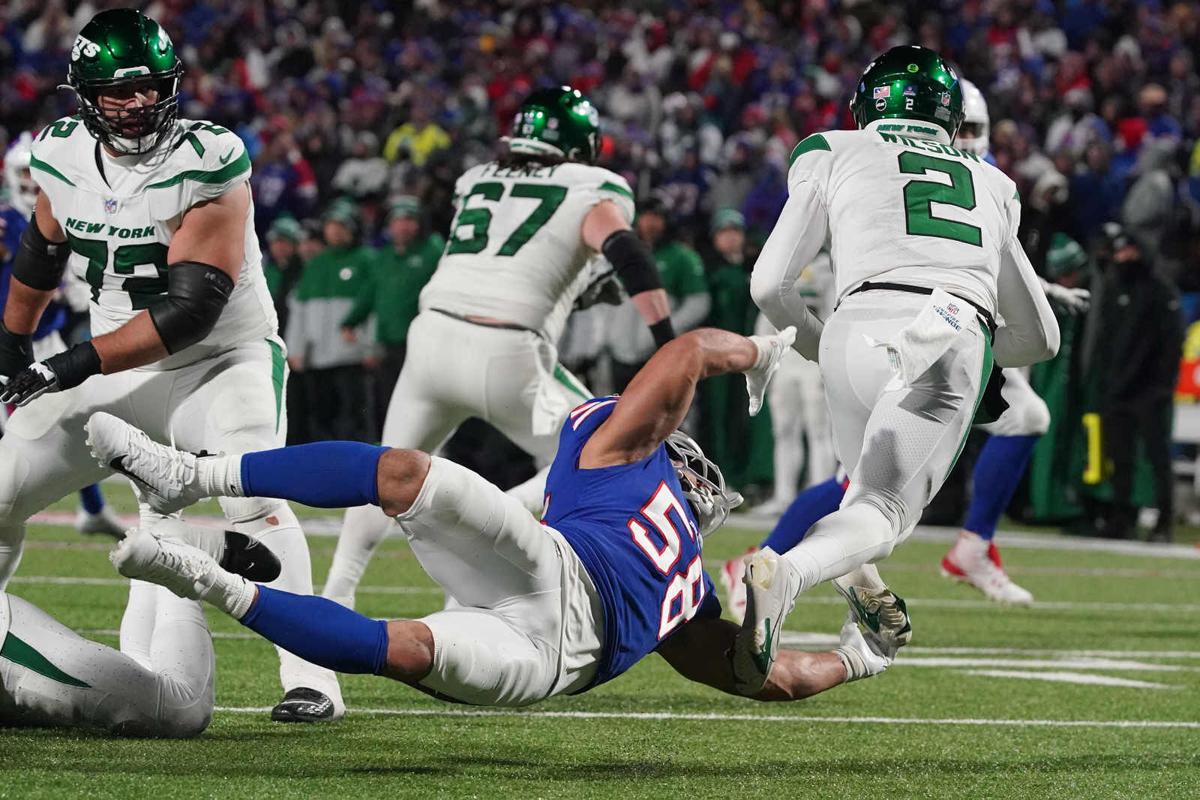 Milano makes contact (copy)