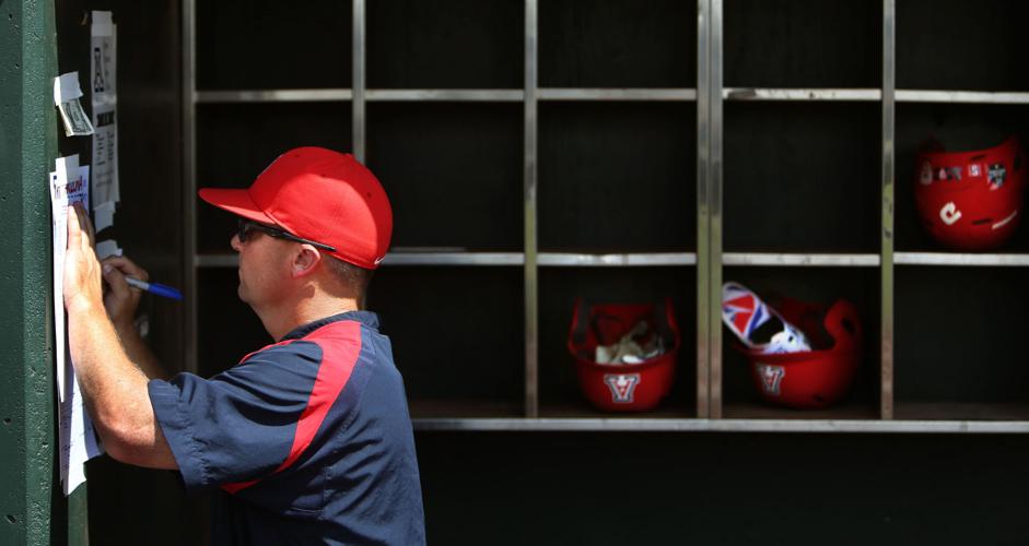 Arizona vs Costal Carolina at the College World Series
