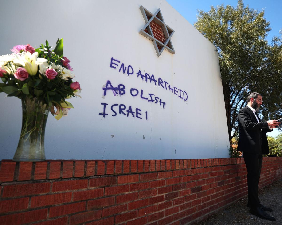 Rabbi decries graffiti at Tucson synagogue