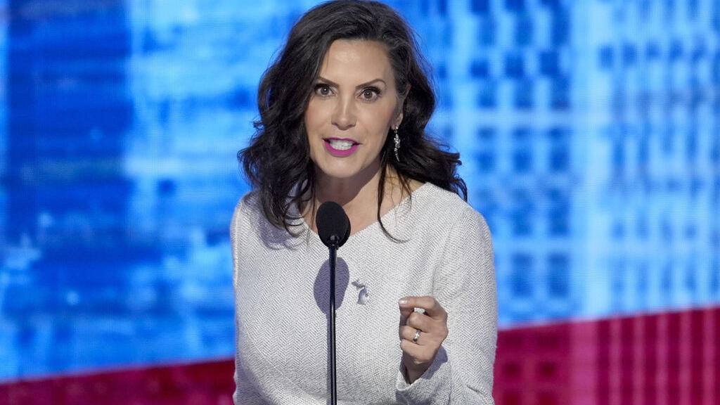 A woman atop 2028 ticket? 'Hell yes,' Gov. Gretchen Whitmer tells Tucson crowd