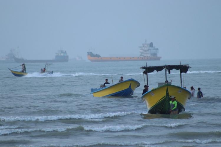 Vessels in the Strait of Hormuz near the beach of Bandar Abbas