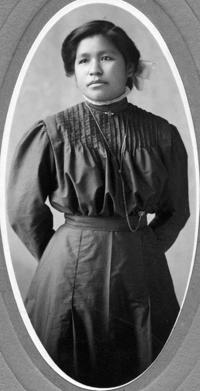 Western Women: Polingaysi Qöyawayma (Elizabeth White) walked between two worlds