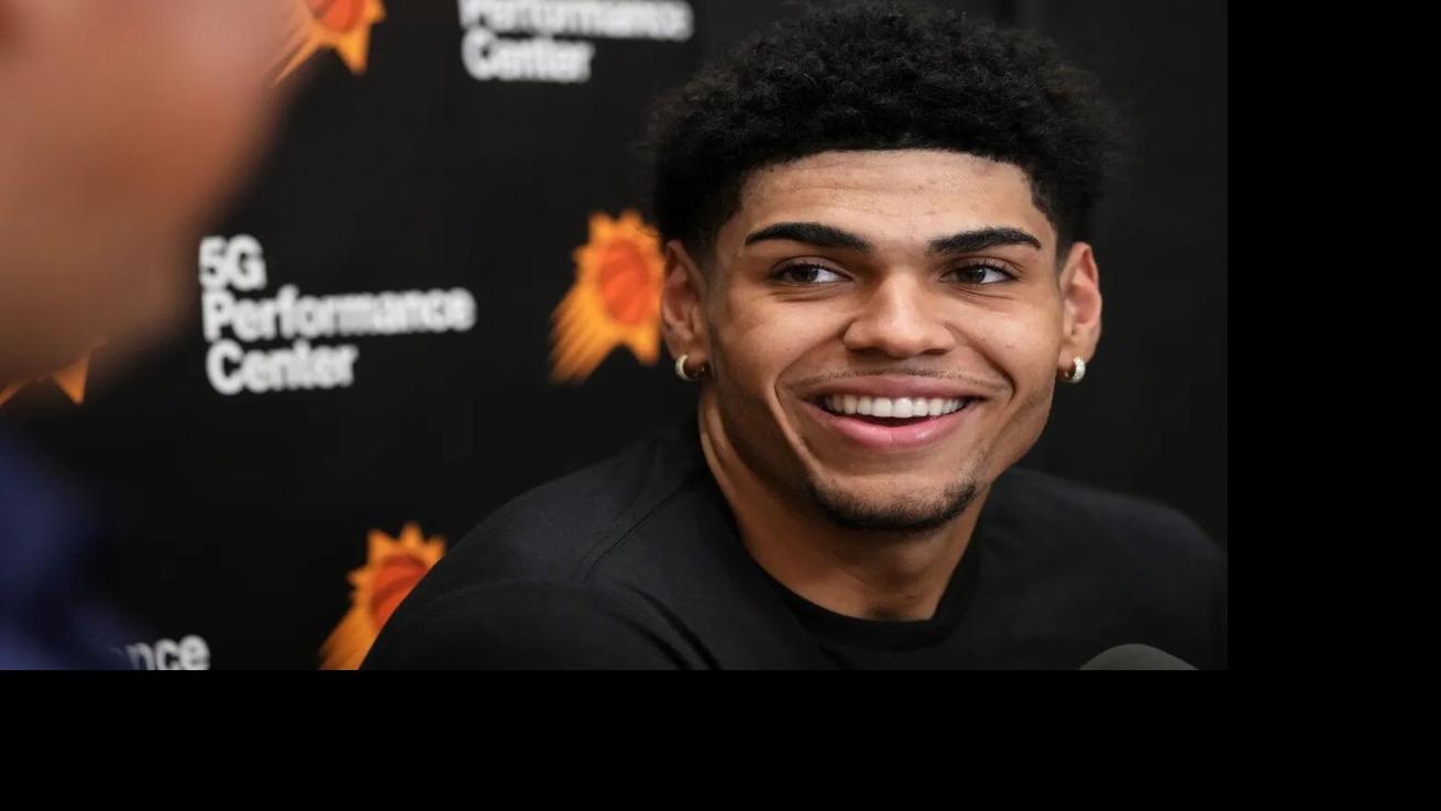 Phoenix Suns forward Koa Peat
