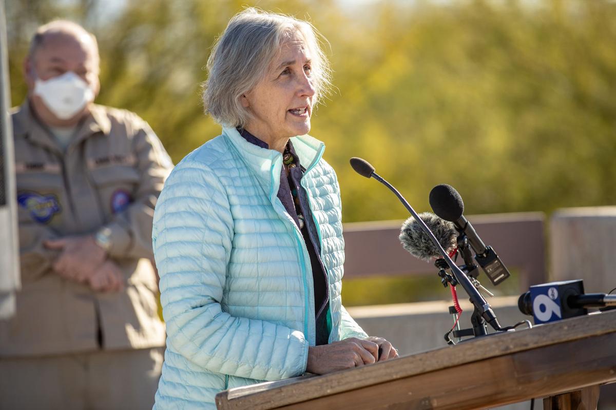 Dr. Theresa Cullen (le)