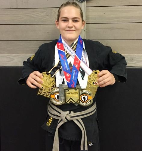 Annabelle Levins (LE)