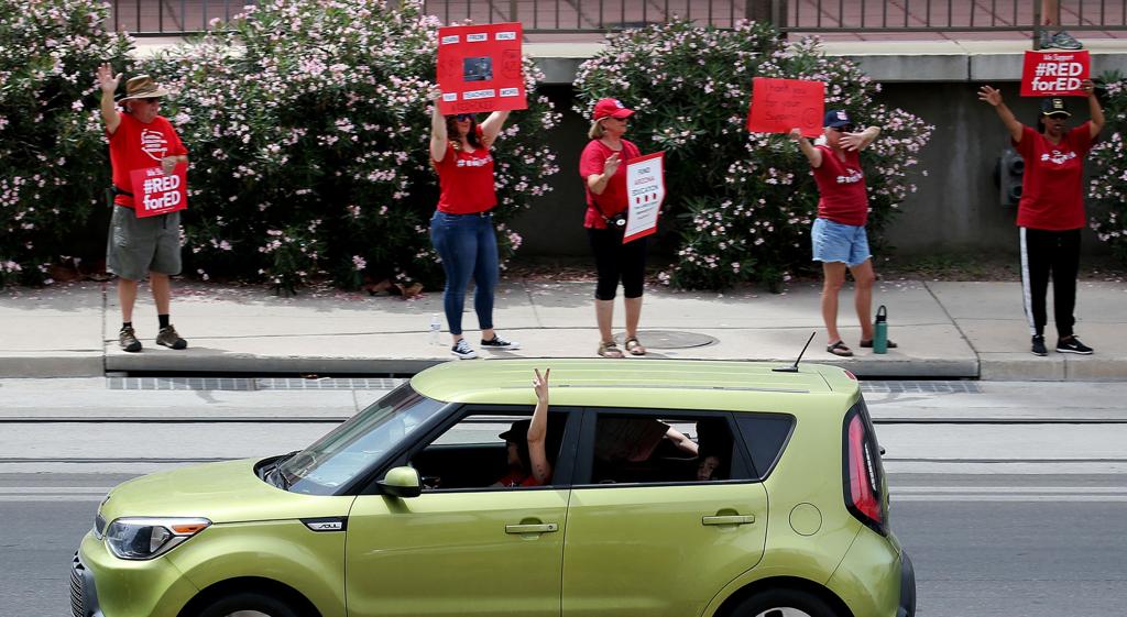 Photos Massive Redfored March In Phoenix And Tucson In 2018 Local News Tucson Com