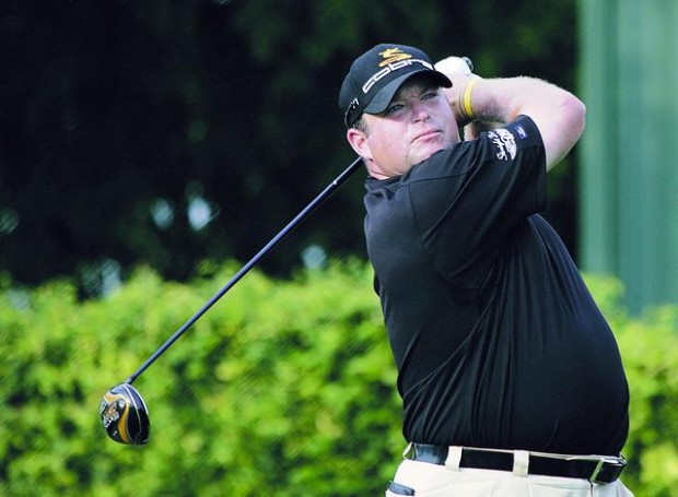 Ex-Cat Gore rallies for a 1-stroke lead  