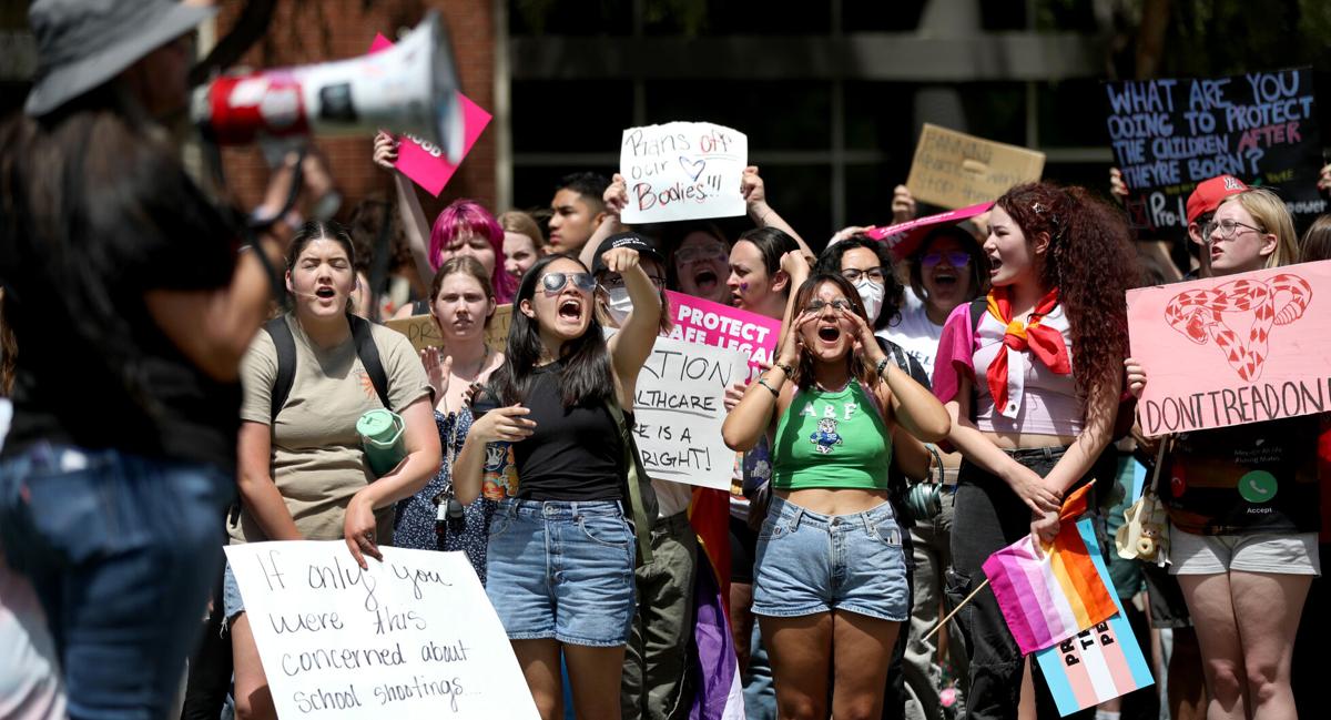 Ruling: Doctors can challenge Arizona genetics abortion law