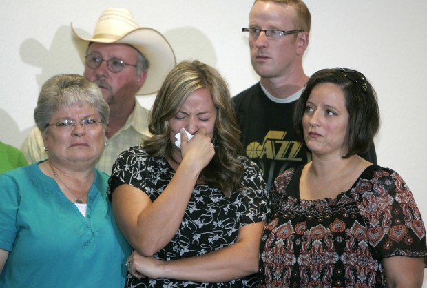 30 relatives of slain border agent travel to AZ to support his family    