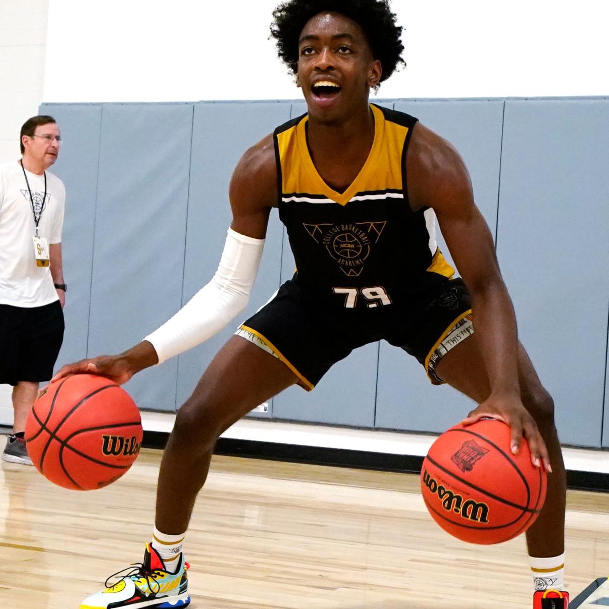 Zaire Wade Shaqir O Neal In Phoenix Hoping To Follow In Famous