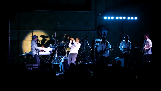 Pals called upon for smooth groove   