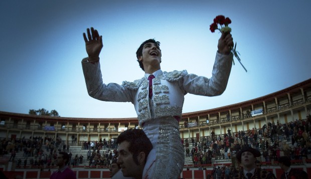 Young bullfighter, 16, completes a rare feat: 6 kills in an afternoon   