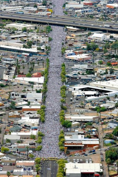 100,000 march on illegal immigrants' behalf in Phoenix  