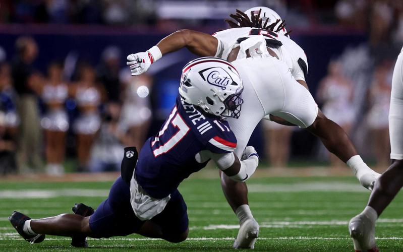 Wildcats win 34-7 over the Cincinnati Bearcats