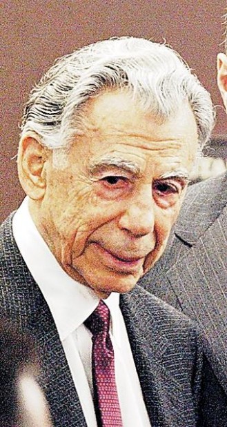 Kerkorian tries again to get control of Chrysler  