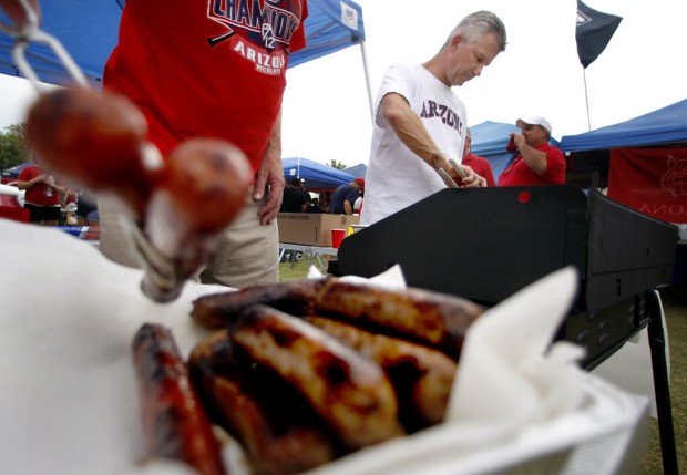 Hunley, Ross put grill skills on the line    
