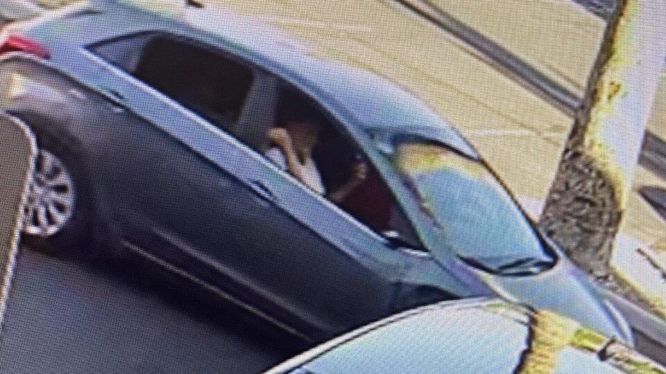 Tucson police searching for vehicle that fled scene of fatal crash | Crime and courts Tucson police searching for vehicle that fled scene of fatal crash | Crime and courts