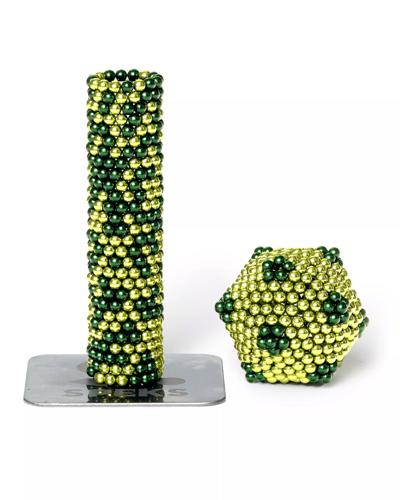 Speks’ 2.5 mm magnet balls.