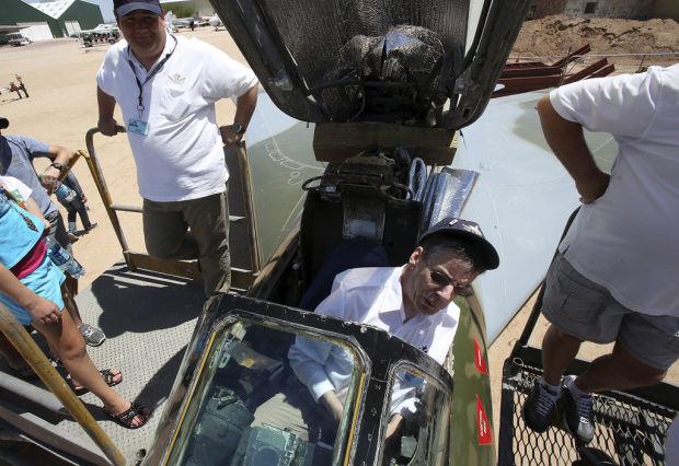 Visitors get into British planes    