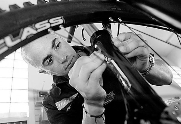 Bilingual bike shop  