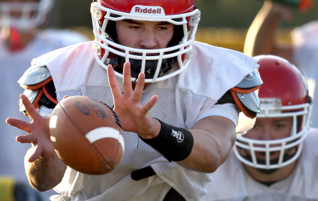 Hernandez thriving as firstyear quarterback for Benson