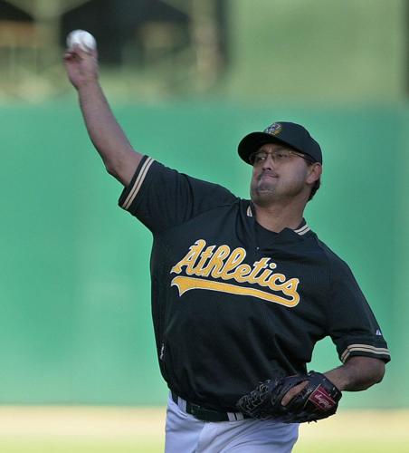 New Hall of Famer Ken Griffey Jr., ex-Cat Gil Heredia share strange connection