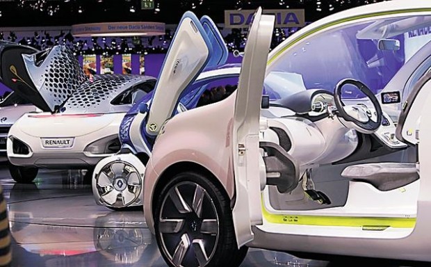 Automakers plug their new electric cars  
