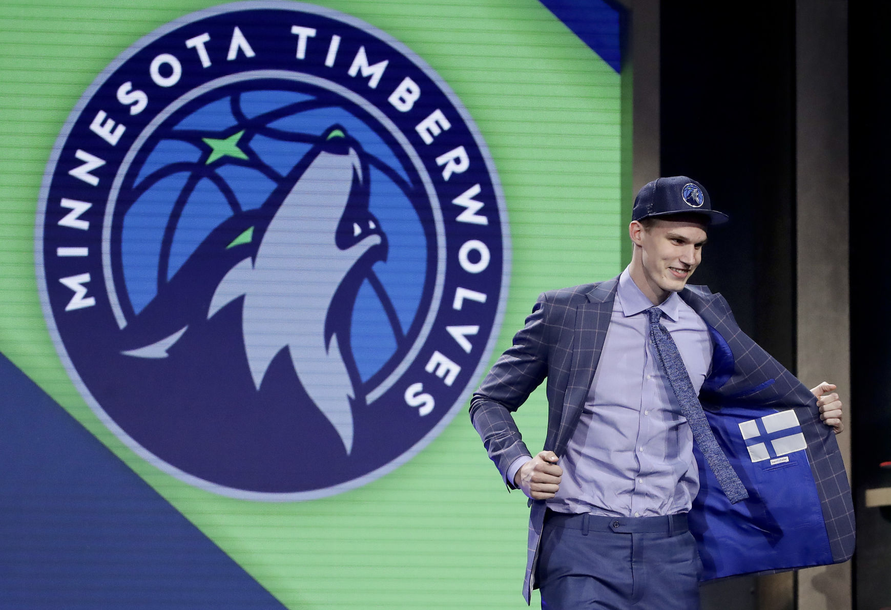 Lauri Markkanen throwing shade at 