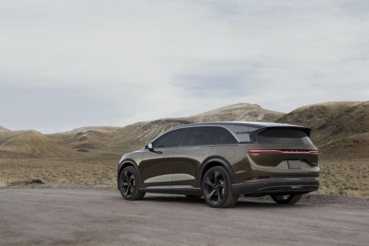 Lucid Gravity SUV Recognized as the 2026 World Luxury Car of the Year