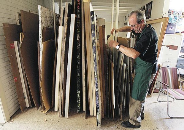 Artist makes the desert burst with color, energy  