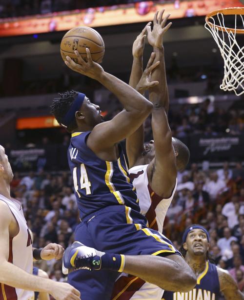 Solomon Hill, Chris Bosh