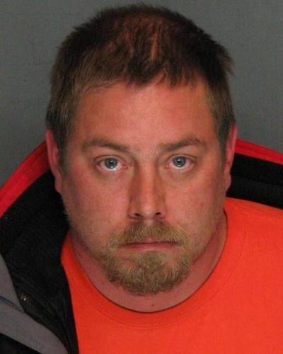 Chained teen shows up at Calif. gym, 2 arrested (update 5: 45 p.m.)  