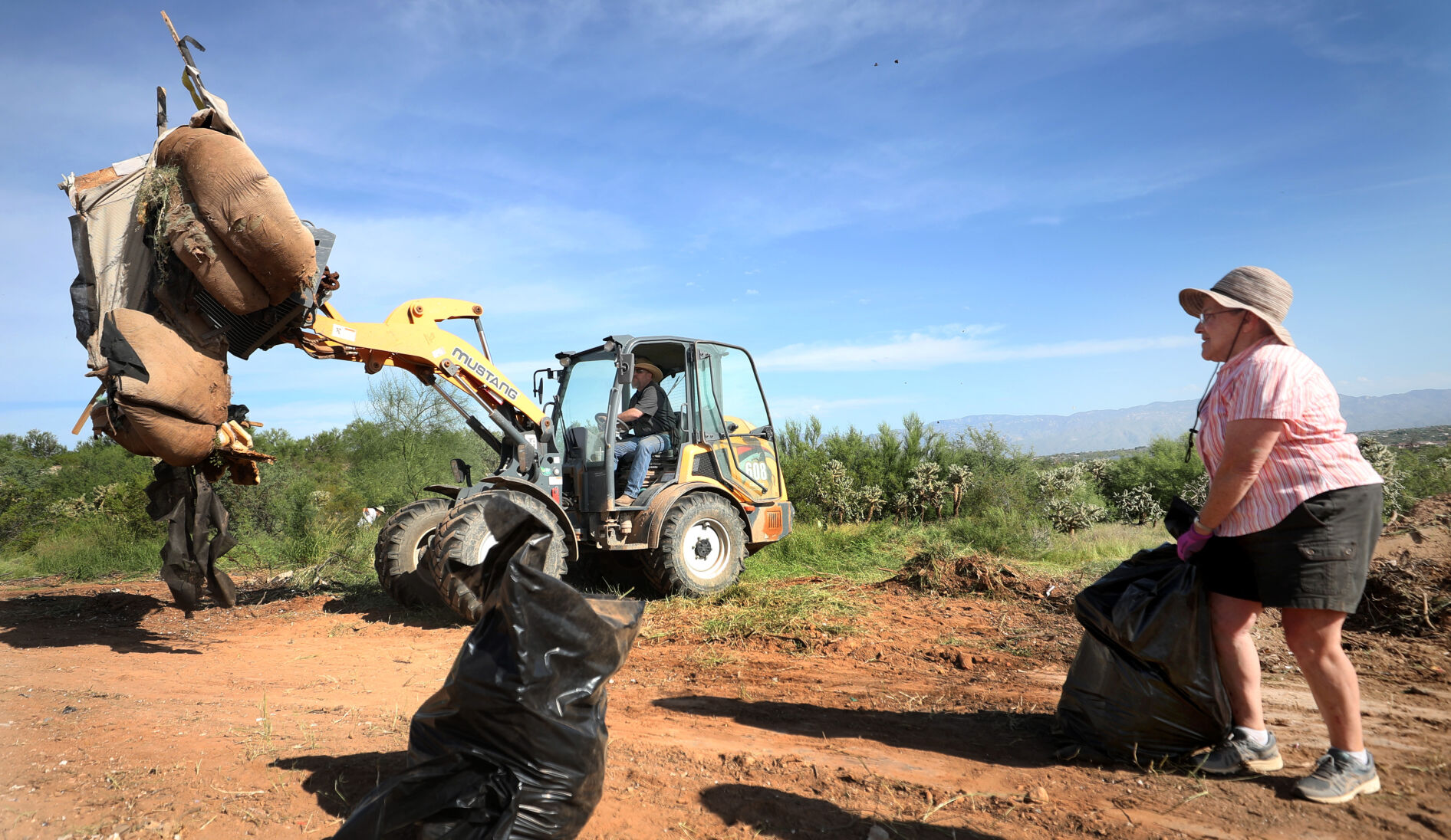 090121-tuc-spt-dragway-cleanup=p1.jpg