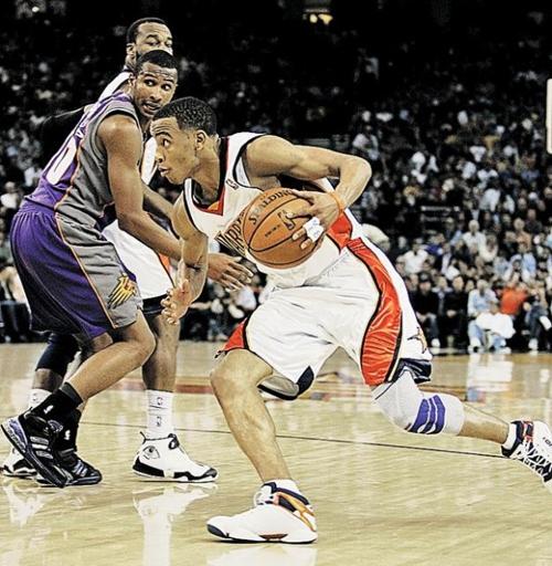 Suns can't contain Ellis, Davis  