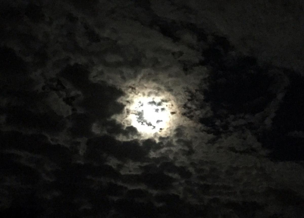 Halloween weather in ֱ: clear, mild, dark